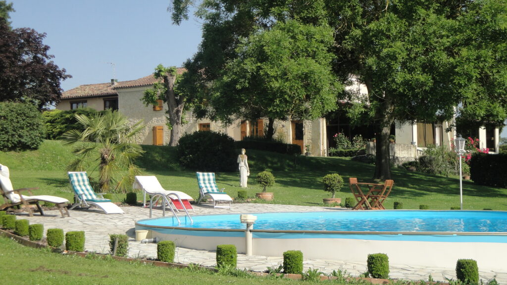 La piscine et la maison